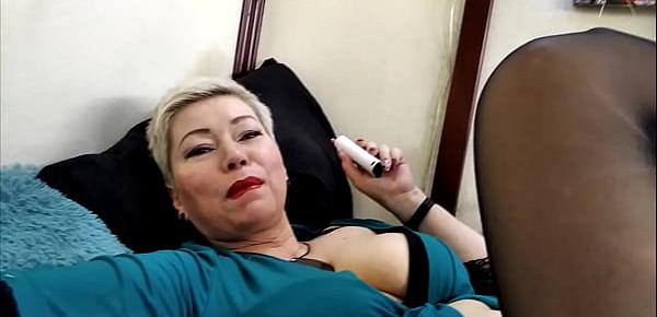  Juicy mature Russian bitch AimeeParadise sucks a big ripe dick, after which the busty whore gets fucked in all holes ... Close-ups at the level!